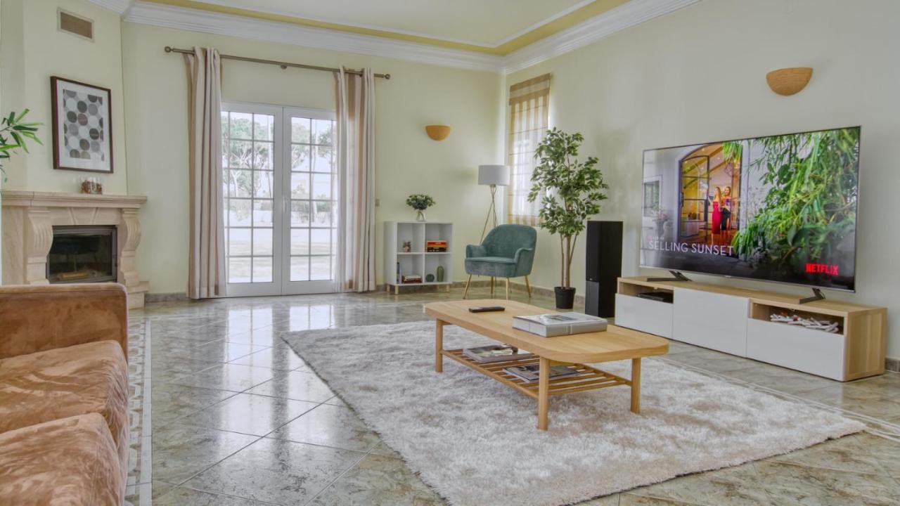 Beautiful 8-bed Golf In Algarve