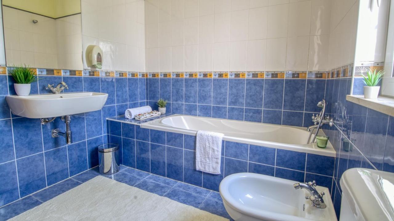Beautiful 8-bed Golf In Algarve Villa
