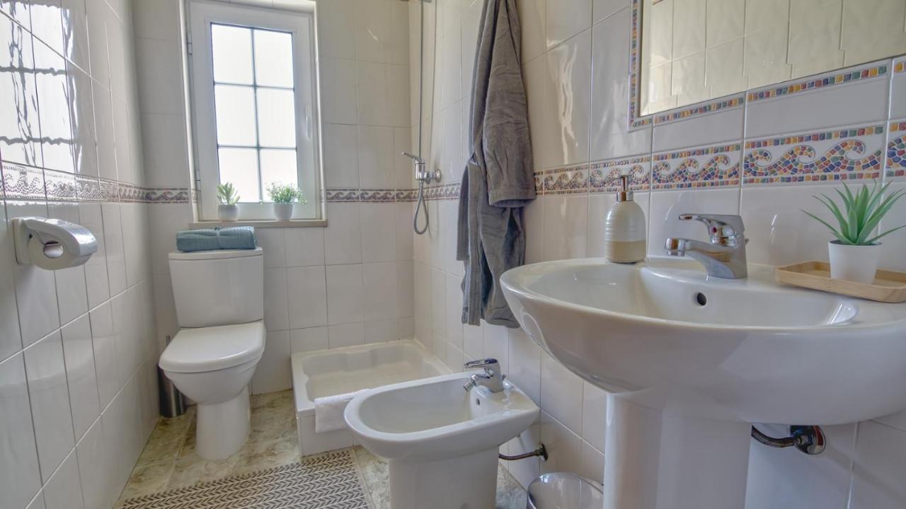 Villa Beautiful 8-bed Golf In Algarve