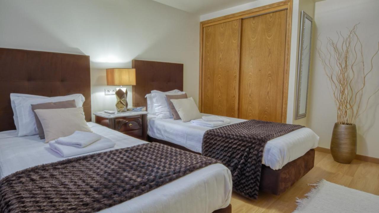 Beautiful 8-bed Golf In Algarve *